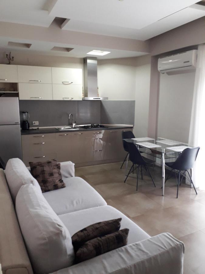 Apartment On Rustaveli Батуми Екстериор снимка